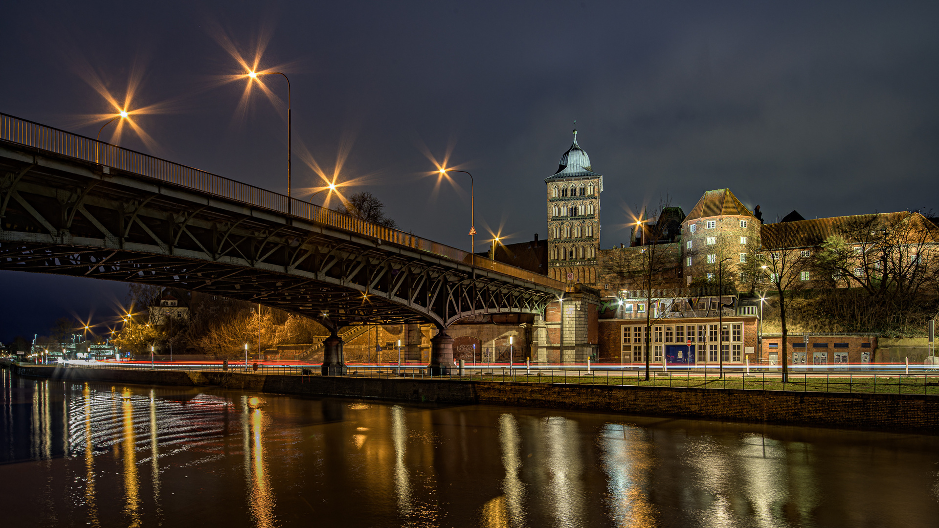 Lübeck- Burgtor mit Burgtorbrücke