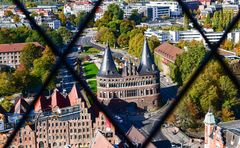 Lübeck das Tor aus dem Vogelflug.           DSC_5701