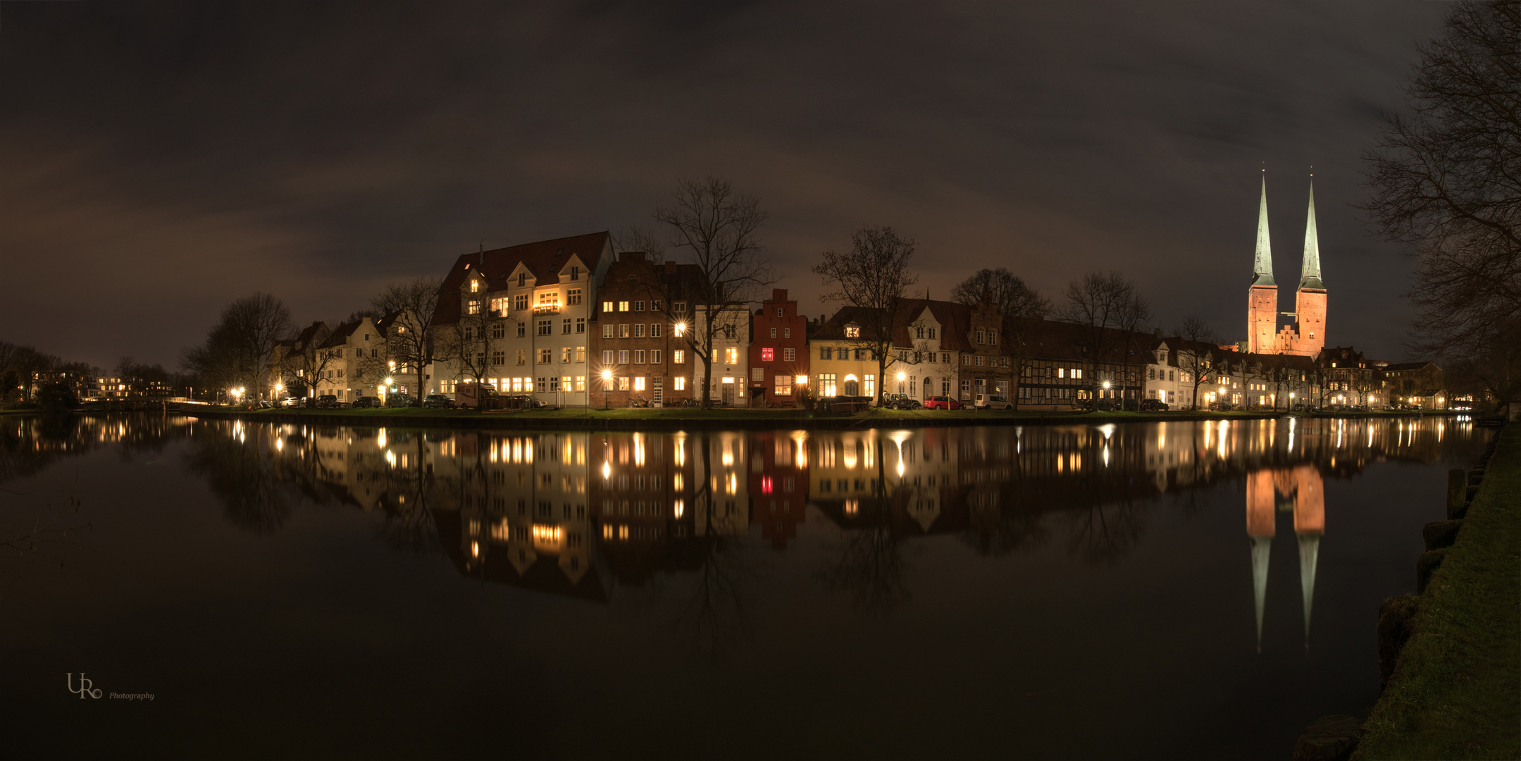 Lübeck, der Malerwinkel als Panorama mit dem Dom am Abend 