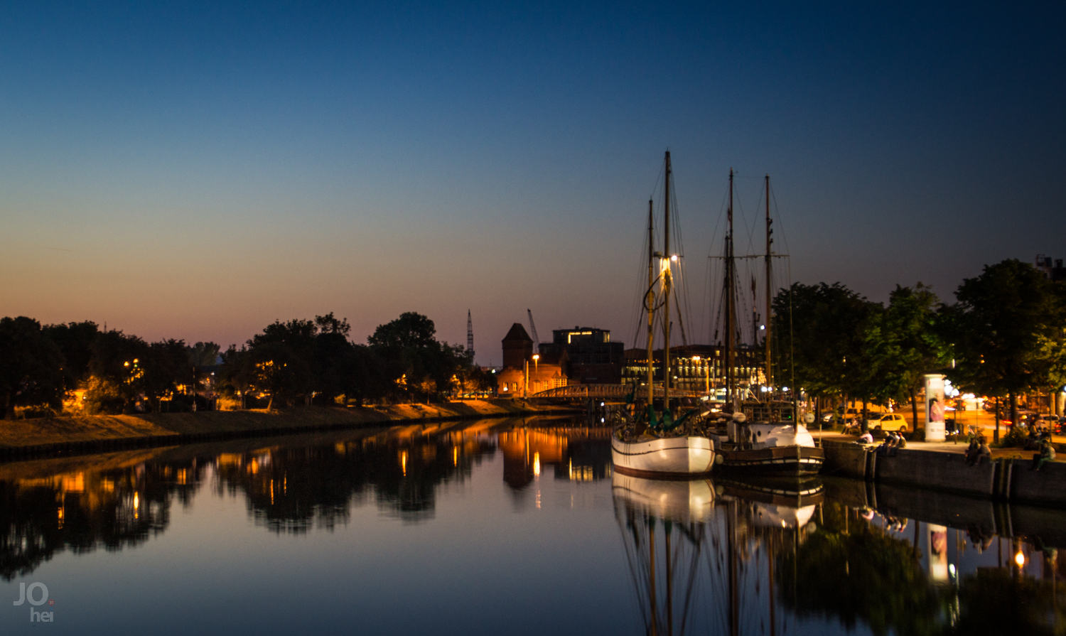 Lübeck- Hafen am Abend mit Blick auf die alte Drehbrücke