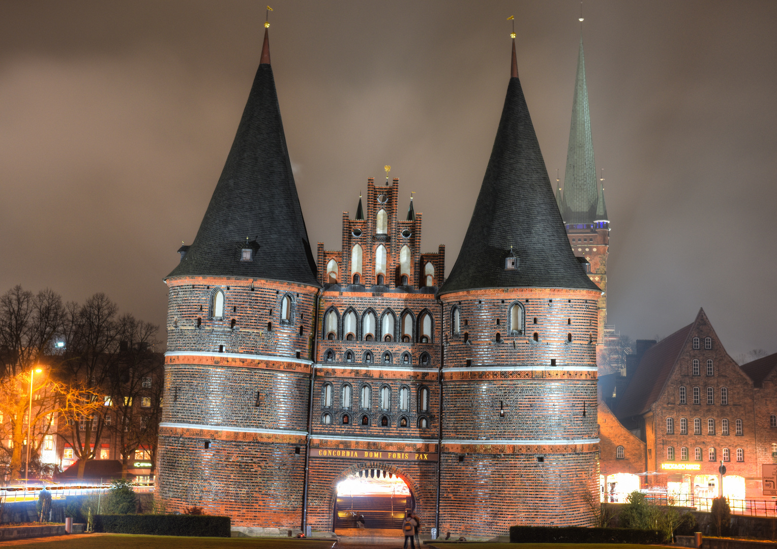 Lübeck Holstentor bei Nacht