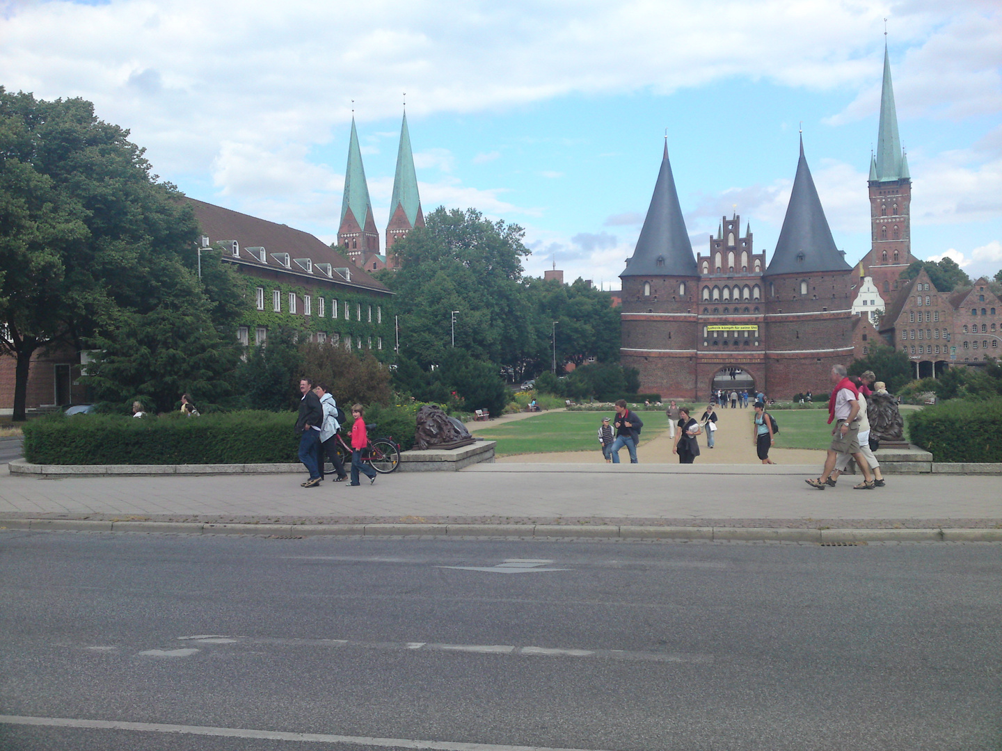 Lübeck Holstentorplatz 2010