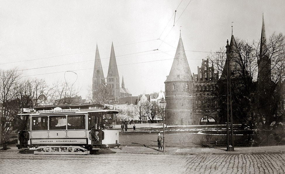 Lübeck Holstentorplatz um 1900