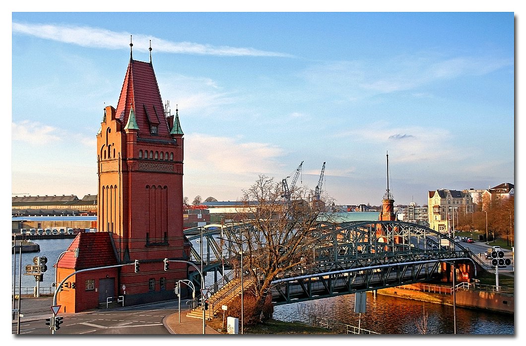 Lübeck, Hubbrücke