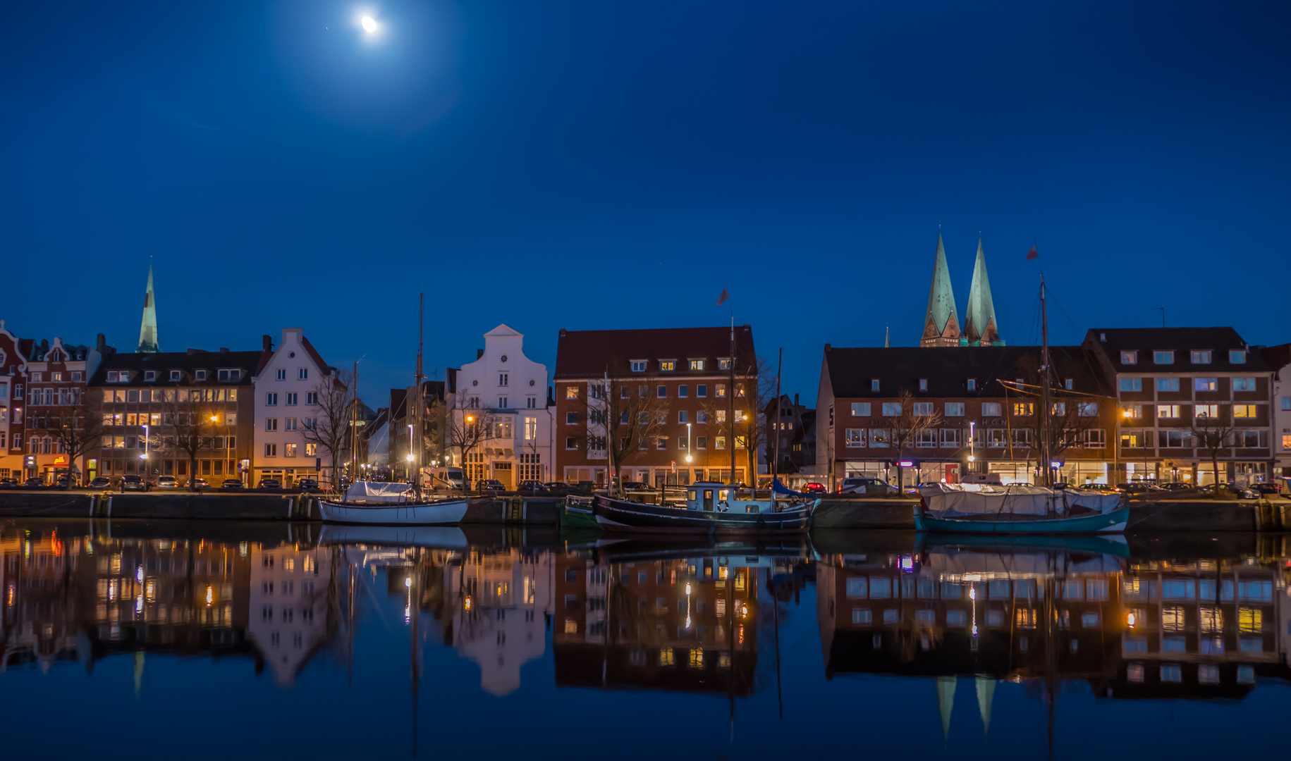 Lübeck im Mondschein