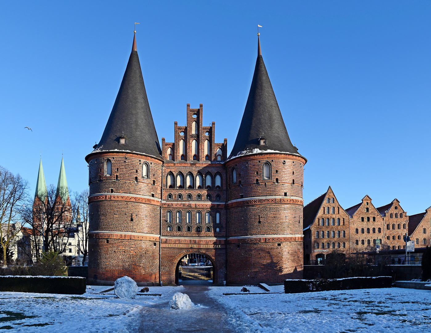 Lübeck im Winter 2021 am Holstentor.