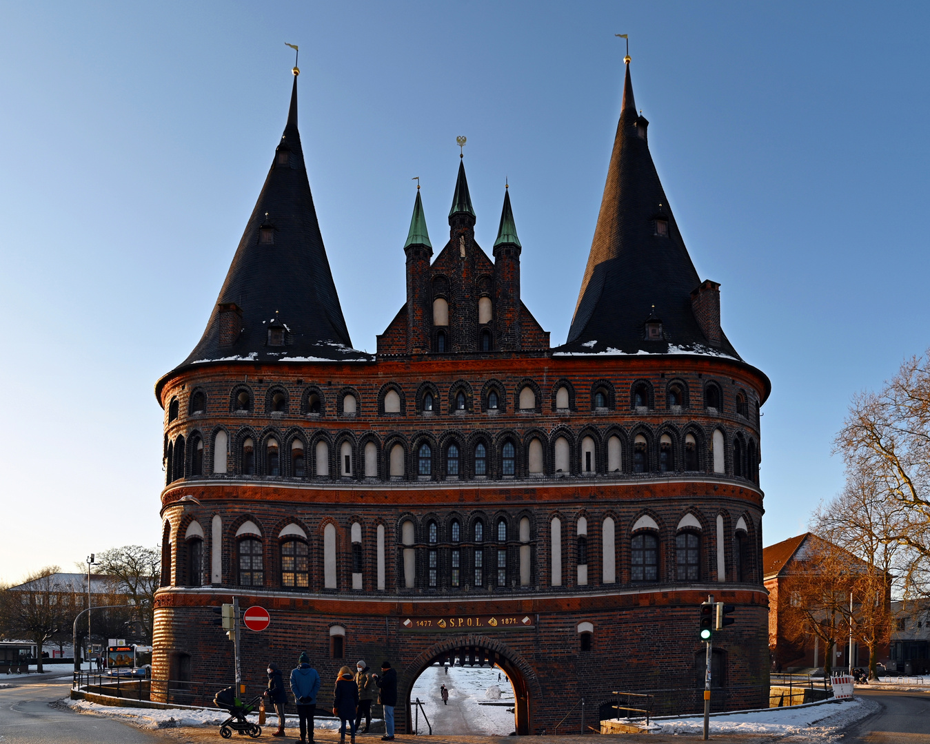 Lübeck im Winter 2021 am Holstentor.