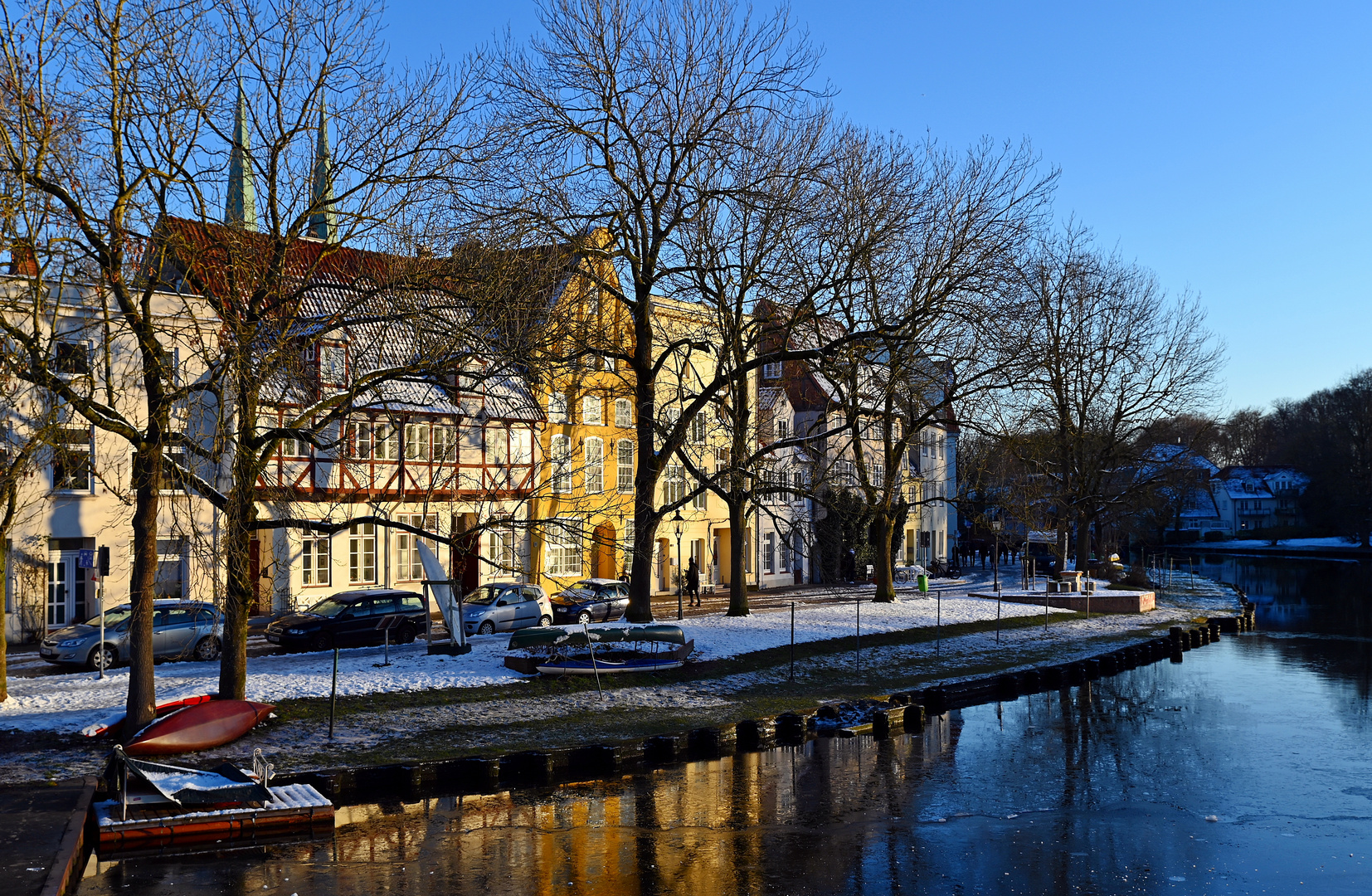 Boat-now Lübeck An Der Obertrave Lübeck Lübeck im Winter 2021 an der Obertrave. Foto & Bild | architektur