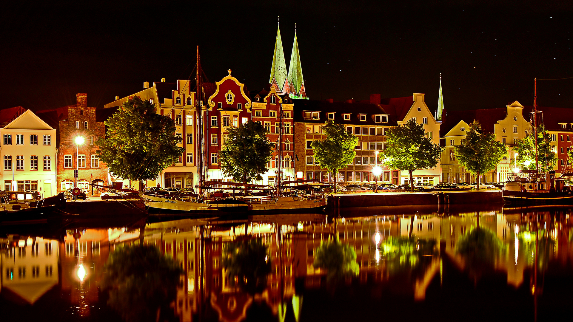 Lübeck in der Nacht an der Untertrave/Lübeck at night on the Untertrave