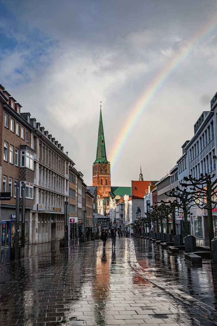 Lübeck  Jacobi-Kirche mit Regenbogen