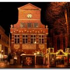 Lübeck, Kanzleigebäude und einer der Weihnachtsmärkte