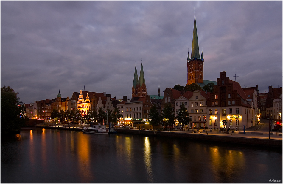 Lübeck kurz vor der blauen Stunde