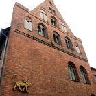 Lübeck, Löwen-Apotheke, Romanischer Hintergiebel, 1230