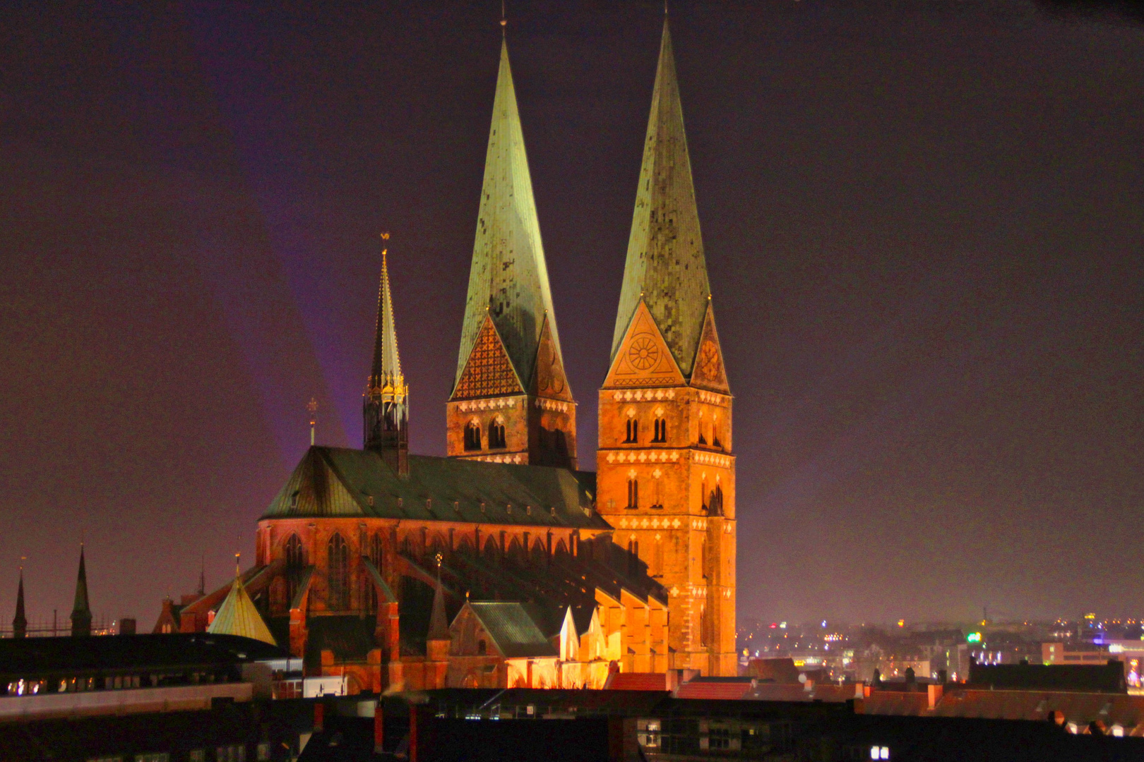 LÜBECK - Marienkirche bei Nacht