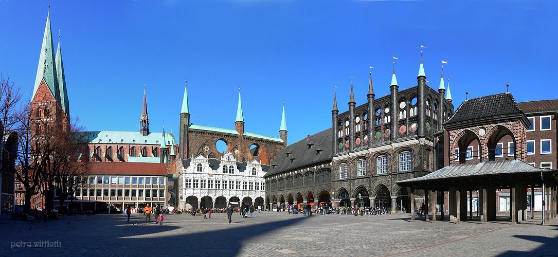 Lübeck Markt mit St. Marien, Rathaus und Kaak Foto & Bild