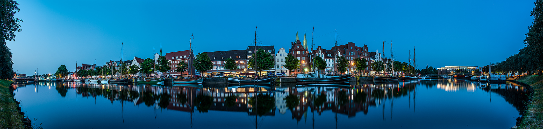 Lübeck - Museumshafen zur Blauen Stunde