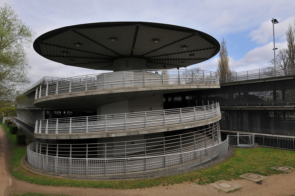 Lübeck: Parkhaus - „Ufo“ Falkenstrasse