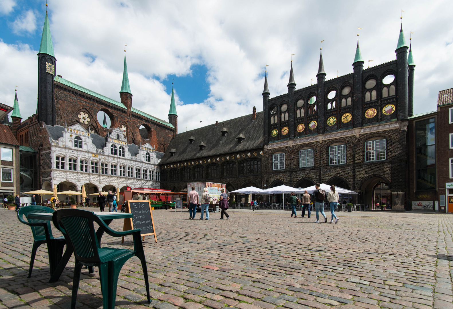 [ Lübeck: Rathaus und Rathausplatz ]