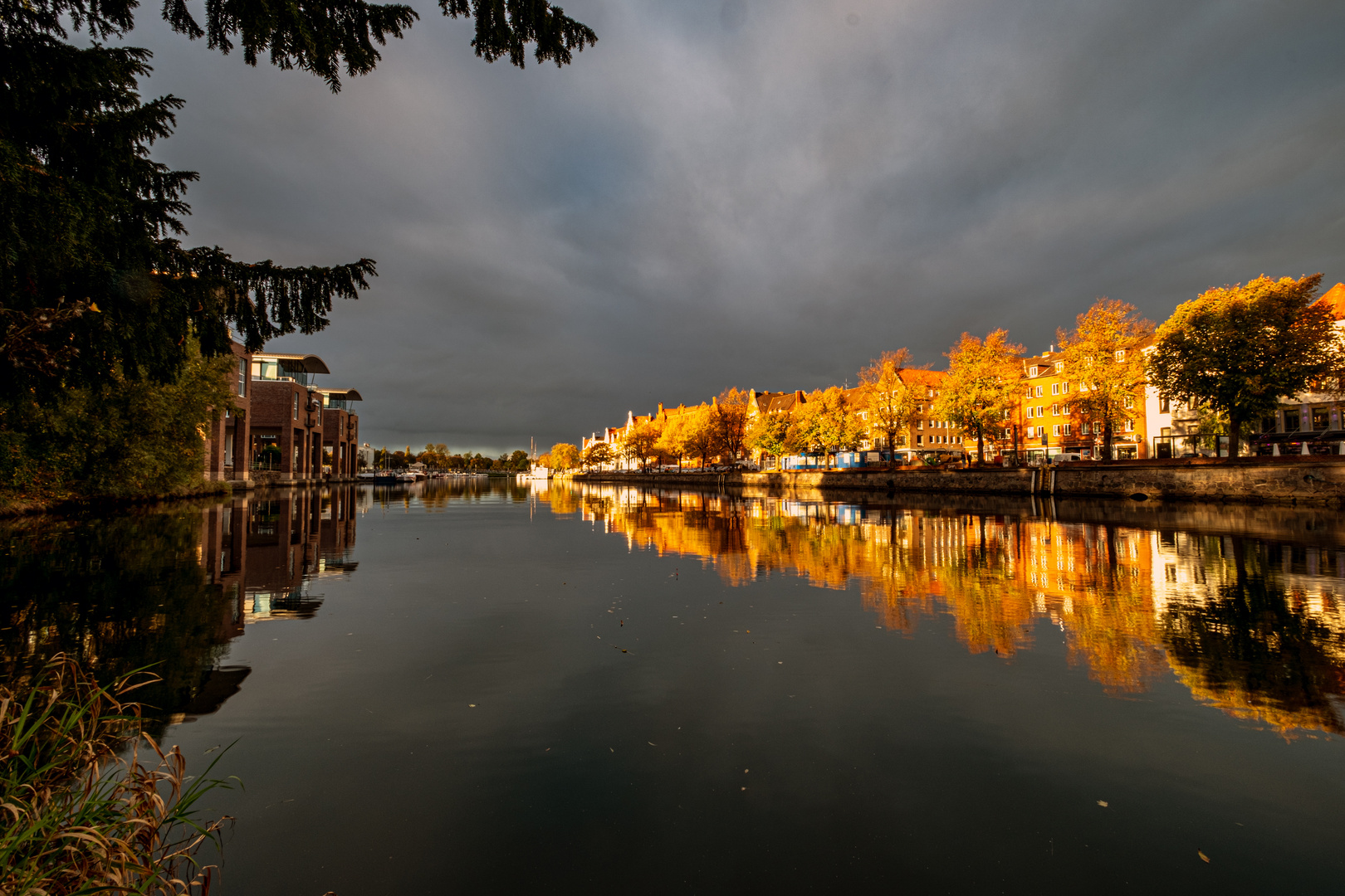 Lübeck Untertrave in der Abendsonne