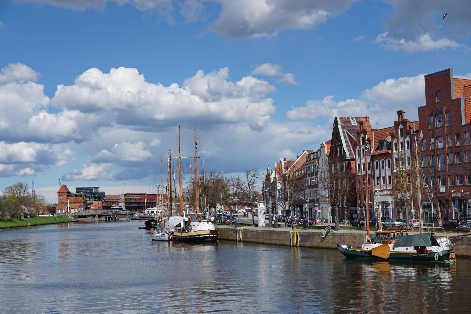 Lübeck - Untertrave mit Blick auf ...