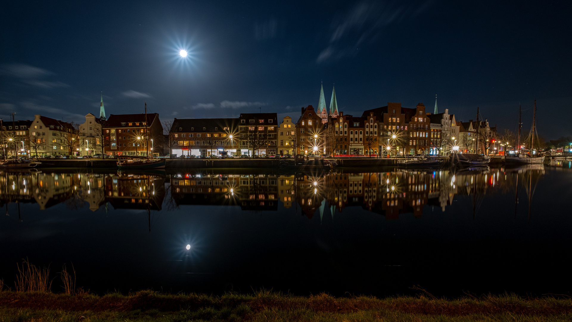 Lübeck Untertrave mit Spiegelung