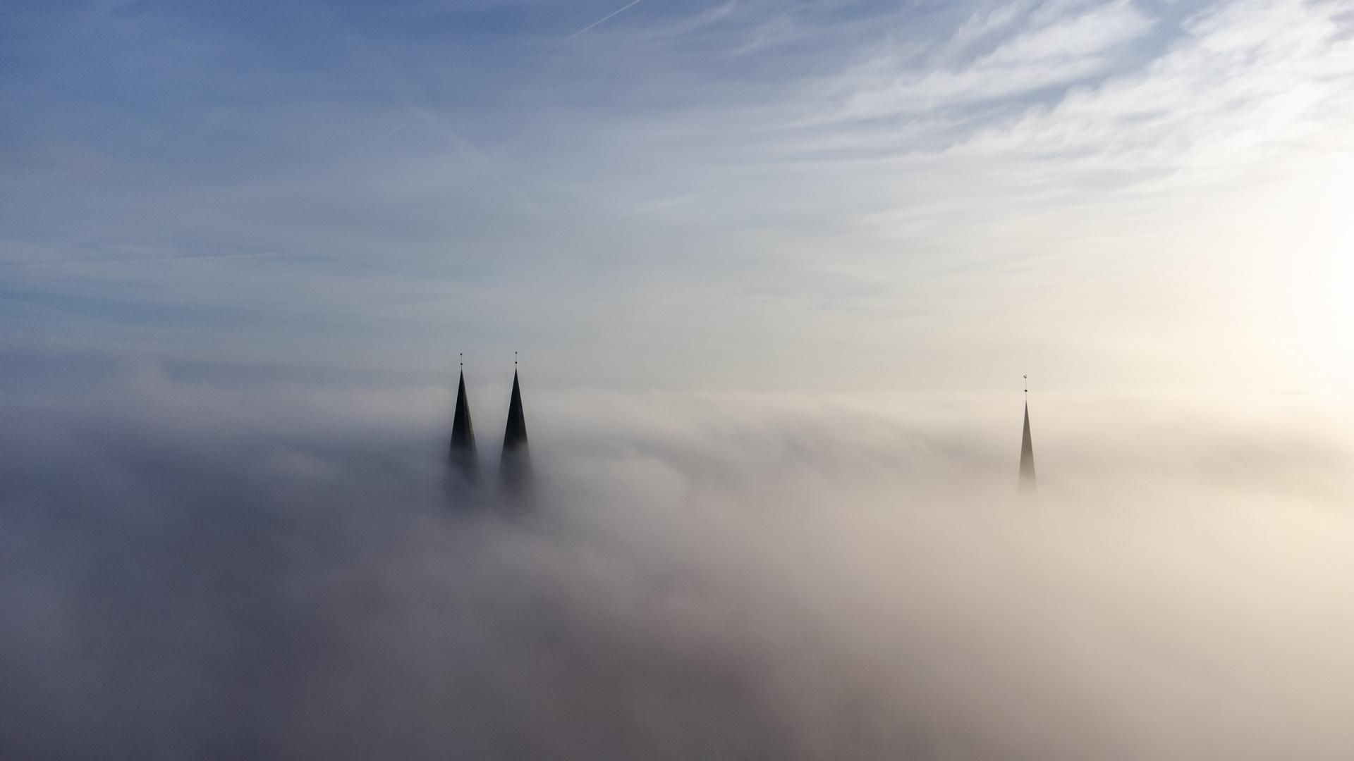 Lübeck versinkt im Nebel