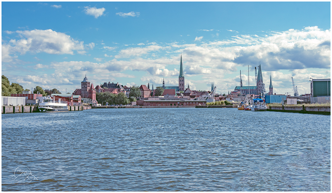 Lübeck vom Wasser Dom , Petrkrche und Marienkirche