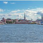 Lübeck vom Wasser Dom , Petrkrche und Marienkirche