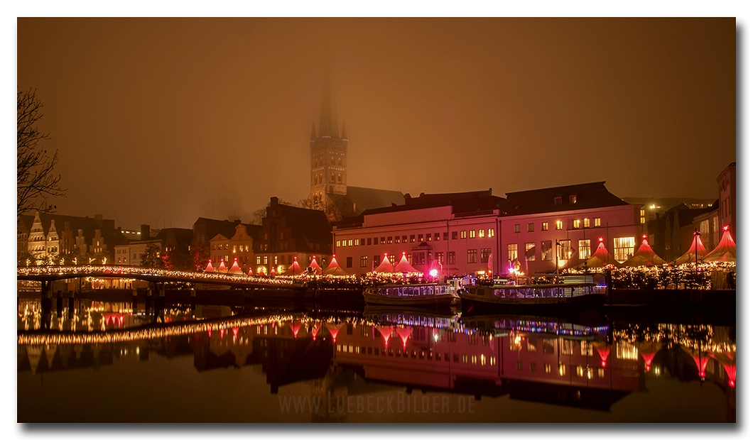 Lübeck, Weihnachtsmarkt an der Obertrave