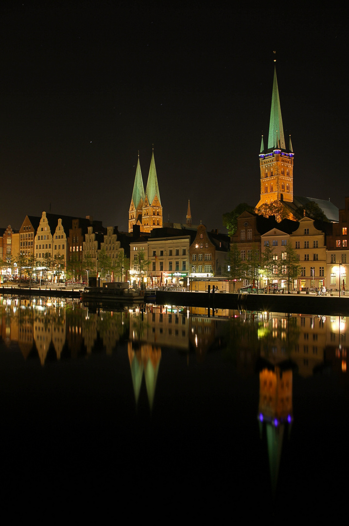 Lübecker Altstadt an/in der Trave