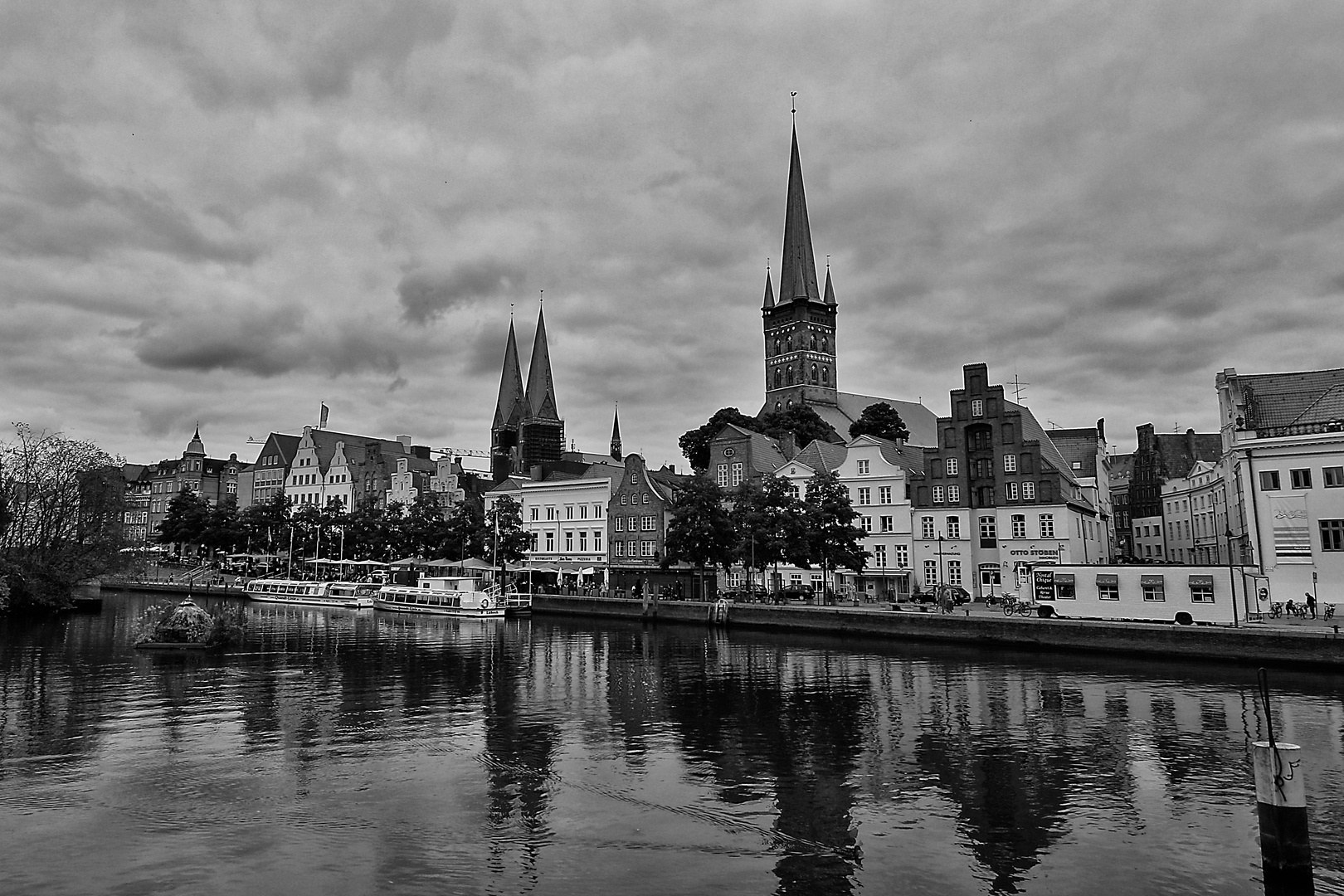 Lübecker Altstadt mit der Trave Foto & Bild architektur
