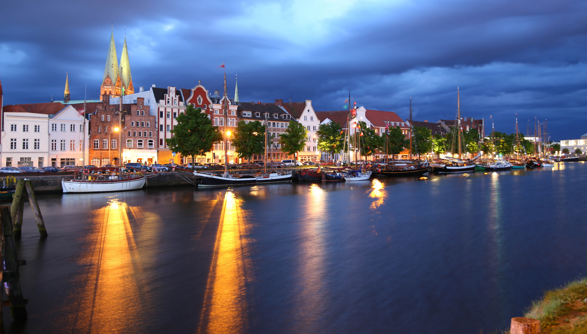 Lübecker Altstadt mit Hafen - 2