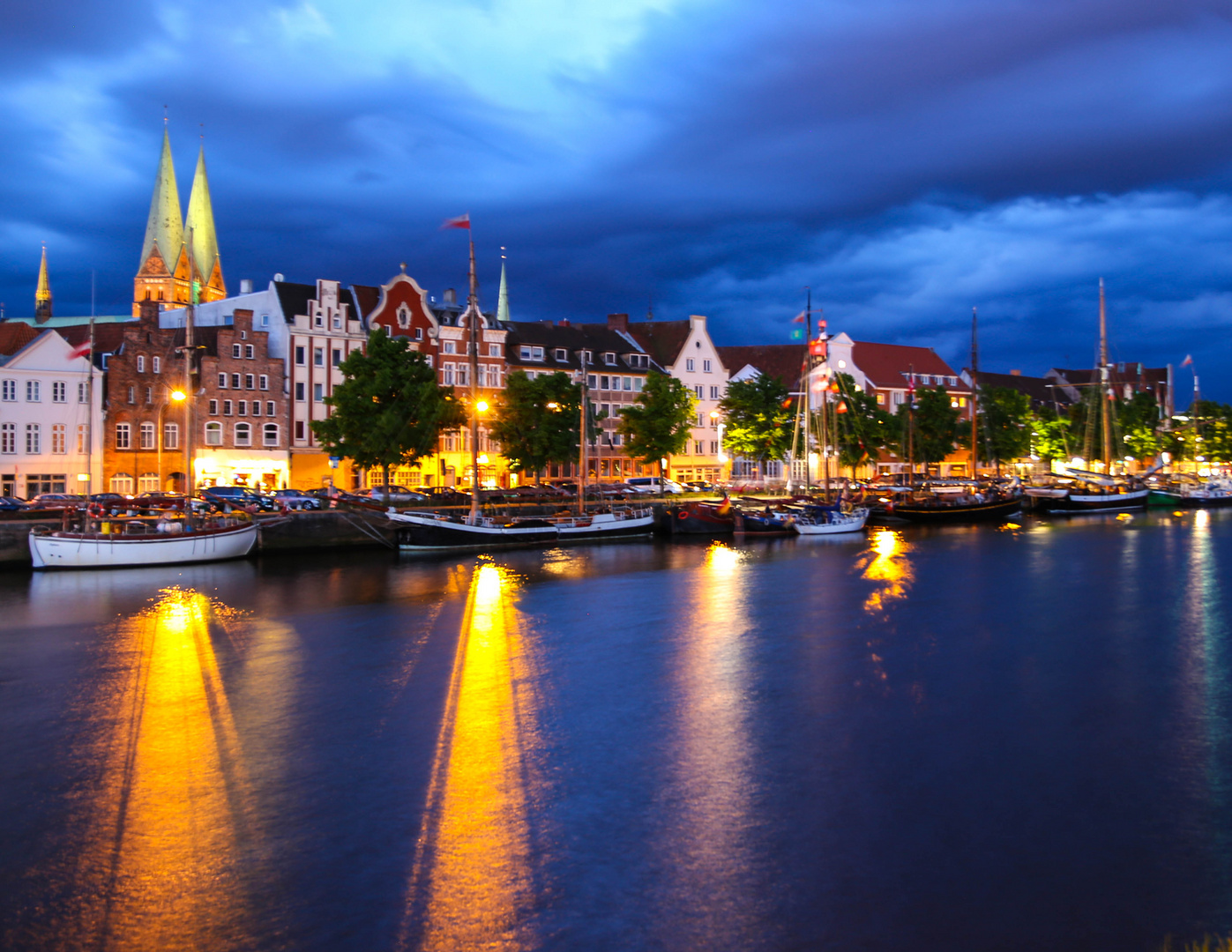 Lübecker Altstadt mit Hafen