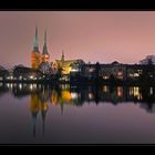 Lübecker Dom bei Nacht