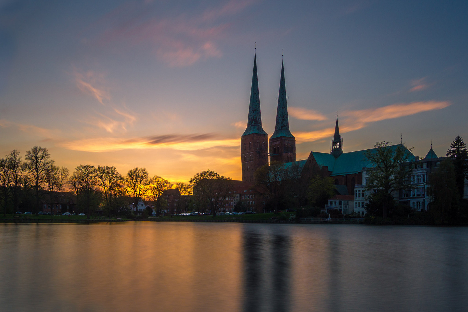 Lübecker Dom im Gegenlicht