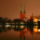 Lübecker Dom im Glanz der Nacht