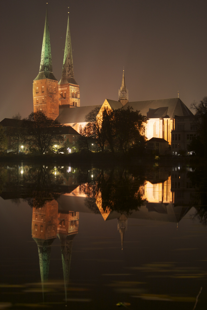 Lübecker Dom im Spiegel