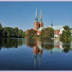 Lübecker Dom mit Spiegelung im Mühlenteich