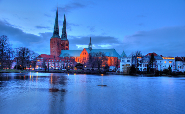 Lübecker Dom (tonemapped)