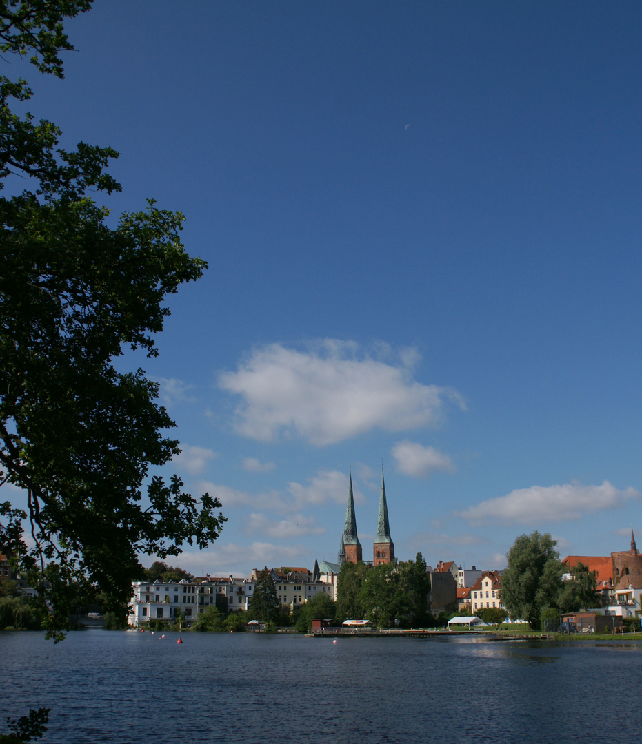 Lübecker Dom vom Krähenteich aus gesehen