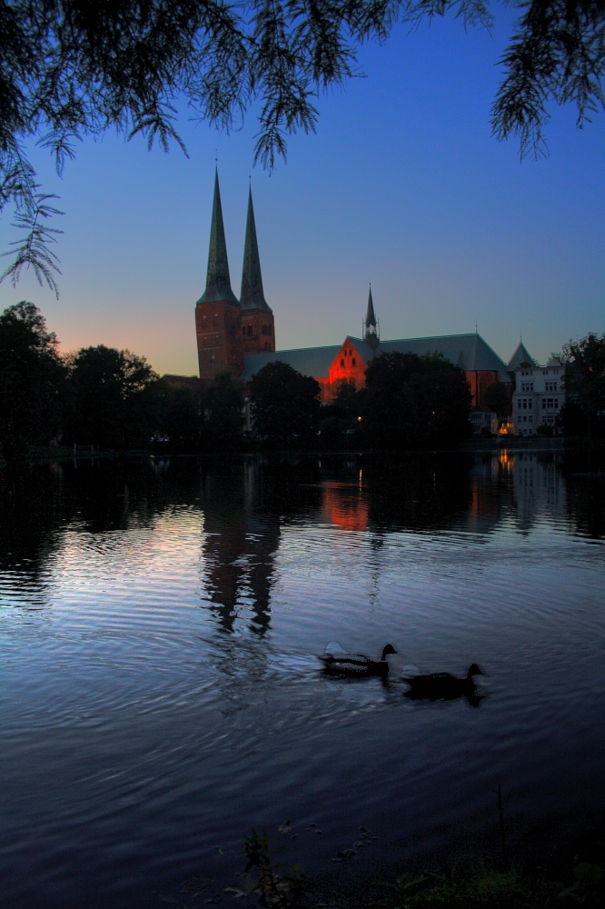 Lübecker Dom zur »Blauen Stunde«