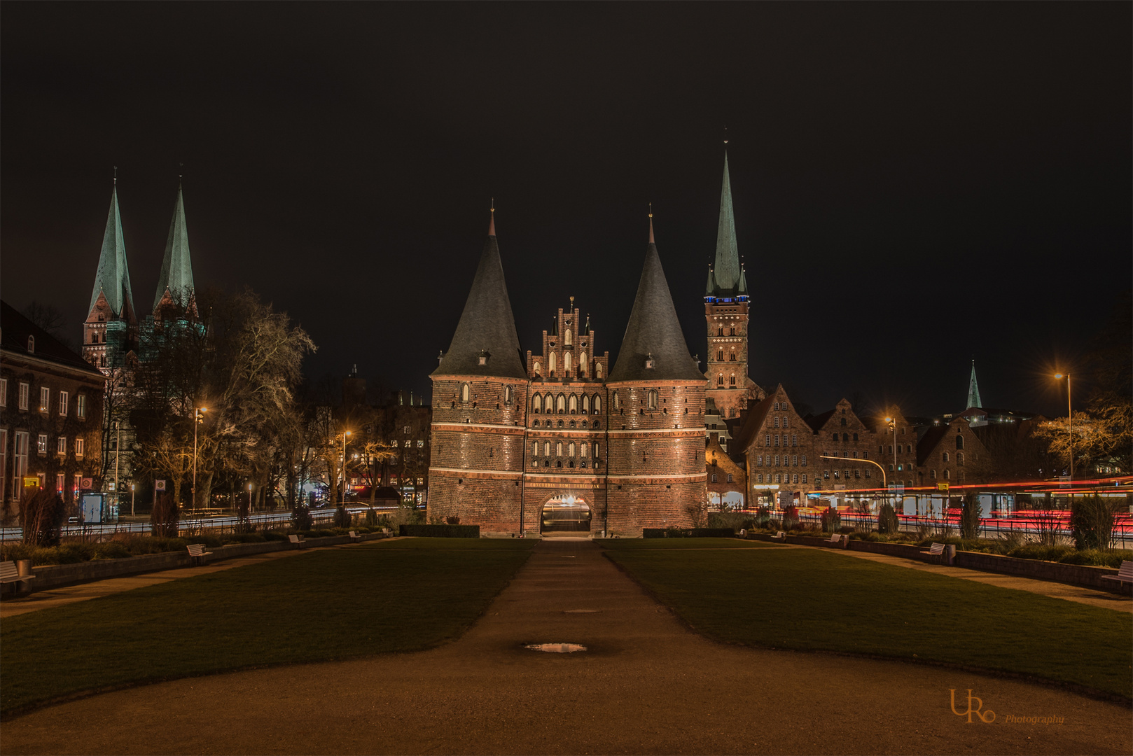 Lübecker Holstentor am Abend