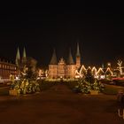 Lübecker Holstentor zur Weihnachtszeit