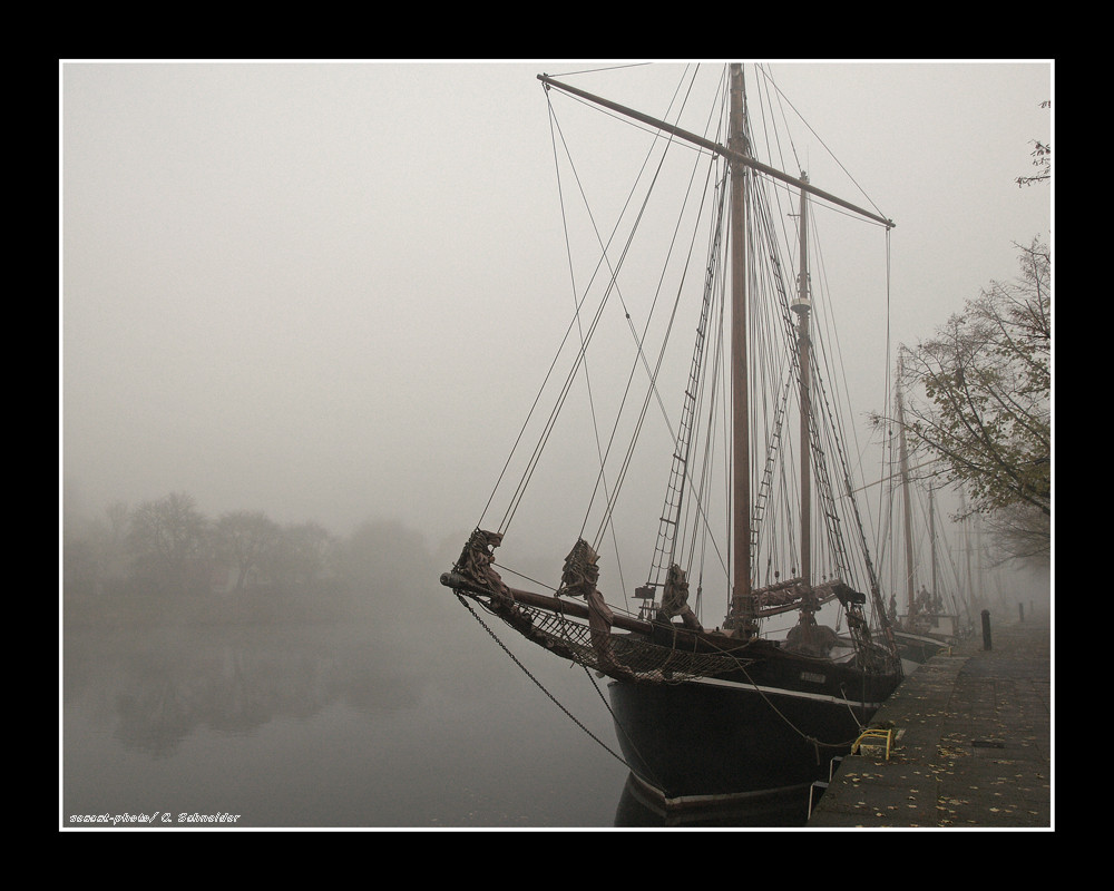 Lübecker Museumshafen im Nebel