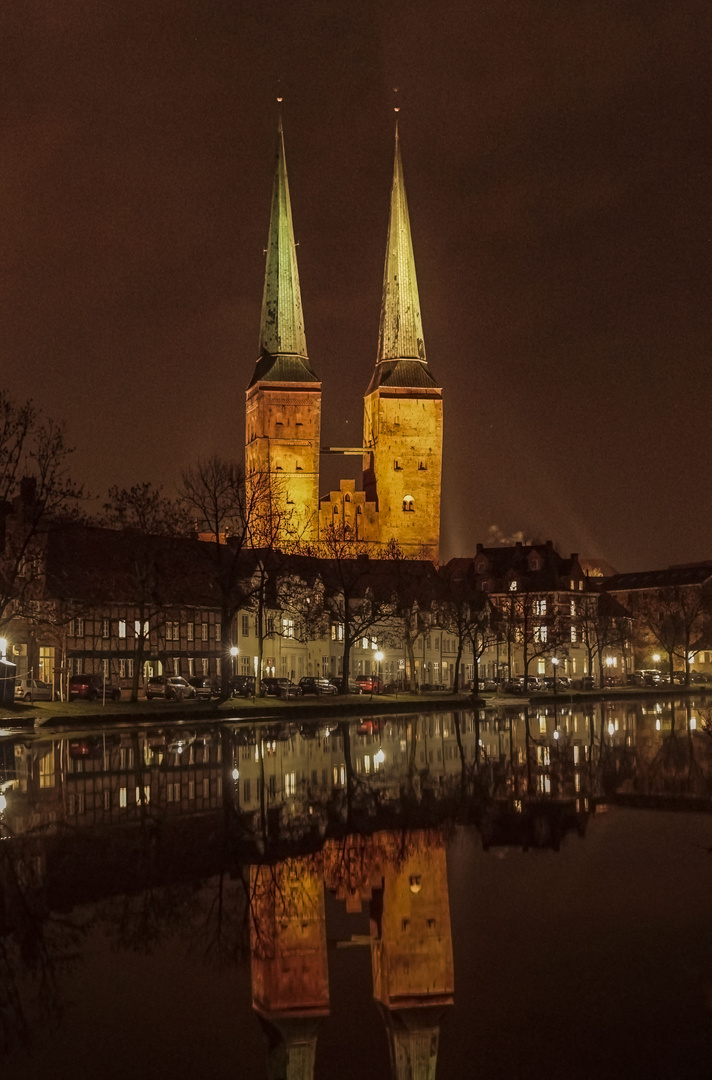 Lübecker Obertrave mit Dom.