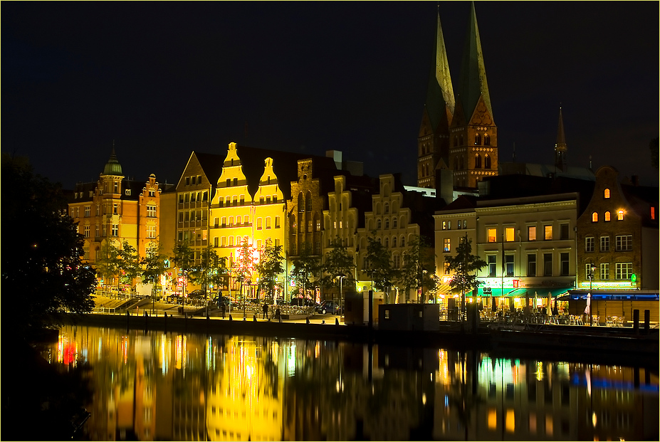 Lübeck/Trave bei Nacht