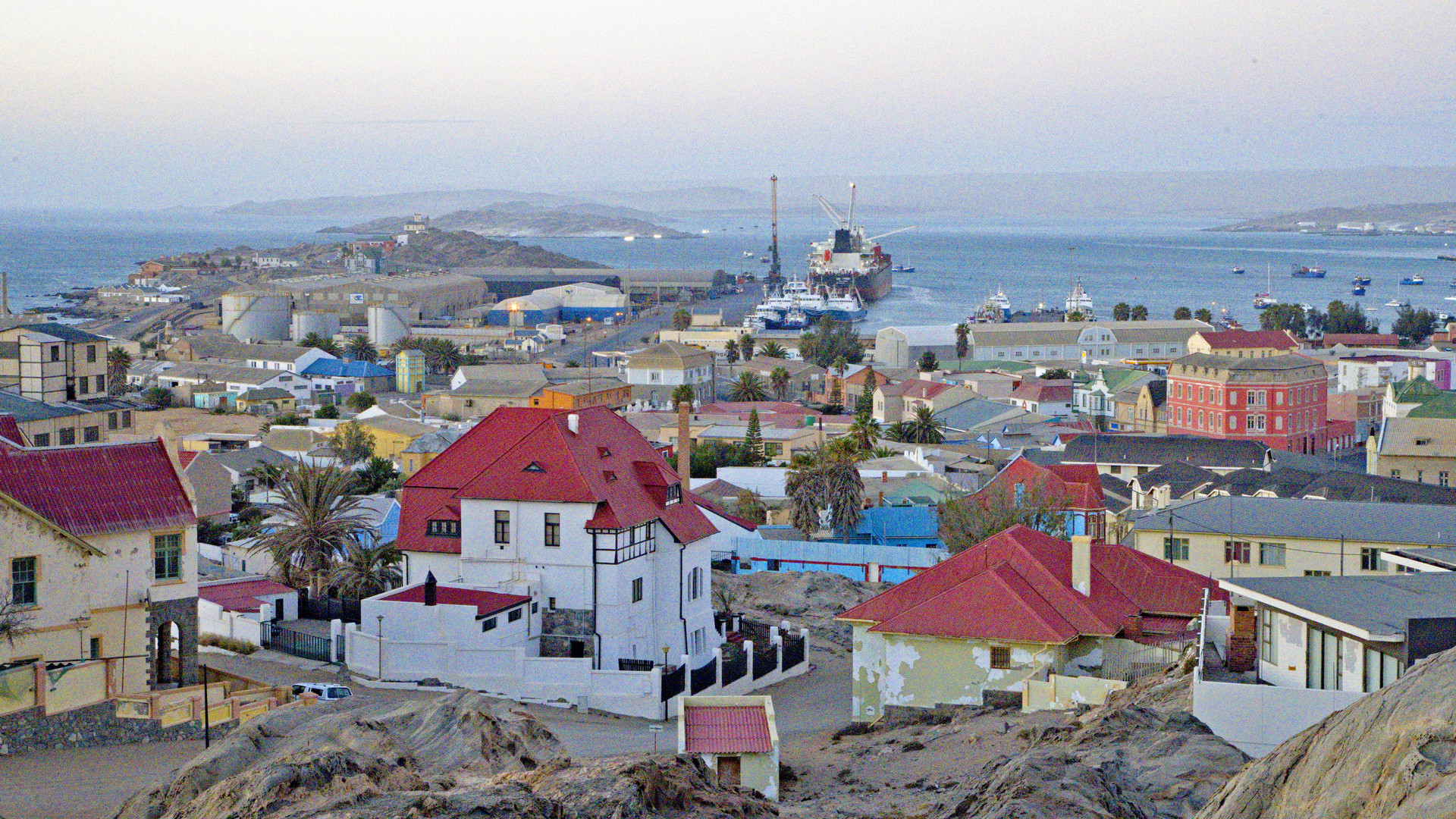 Lüderitz, - eine Hafenansicht.