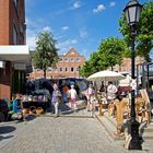 Lüdinghausen (Münsterland) - junger Straßenmusiker am Markt