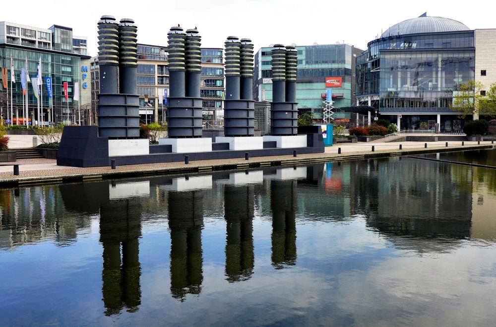 Lüftungskamine im Kölner Mediapark