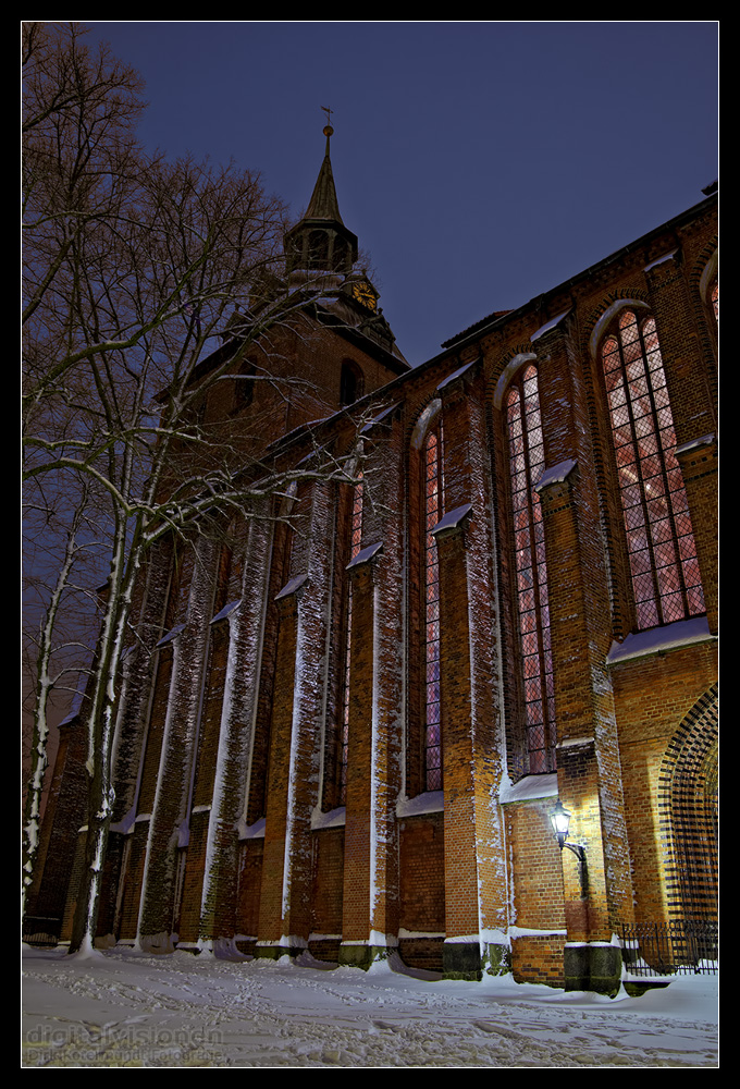 Lüneburg im Schnee - St. Michaelis Kirche /2..